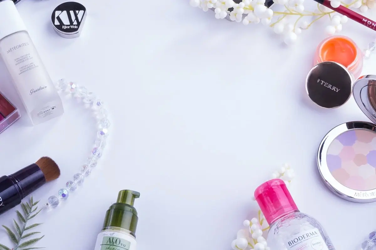 4 gode grunde til at vælge et hvidt sminkebord, og 4 ting du skal overveje inden køb